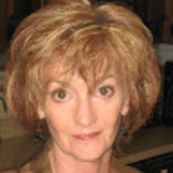 Profile Picture of Suzanne Houff (@houffsg) on Poshmark