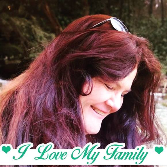 Profile Picture of Phoebe Thomas boyd (@phoebethomas543) on Poshmark