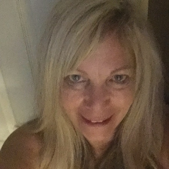 Profile Picture of Flori Rajcany (@flori132) on Poshmark