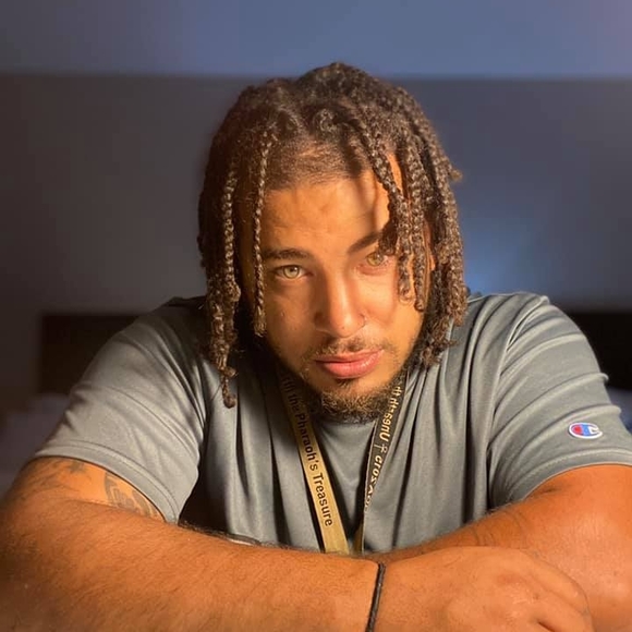 Profile Picture of Emanuel Smith (@lovetmh0915) on Poshmark