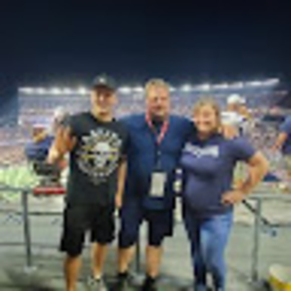 Profile Picture of David Dexter (@sharpfang22) on Poshmark