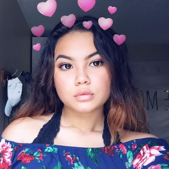 Profile Picture of Taylor Fleischhacker (@hayitztaybaby) on Poshmark