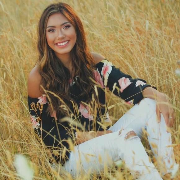 Profile Picture of Madison Fields (@maddyfields226) on Poshmark