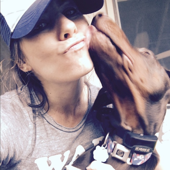 Profile Picture of Sunny Walker (@sunnywalk) on Poshmark