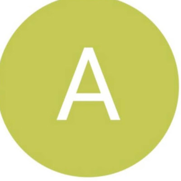 Profile Picture of Alex Riesenberger (@aeriesenberger) on Poshmark