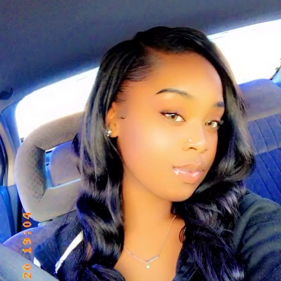 Profile Picture of Shaunti Shaunti (@shauntiii) on Poshmark