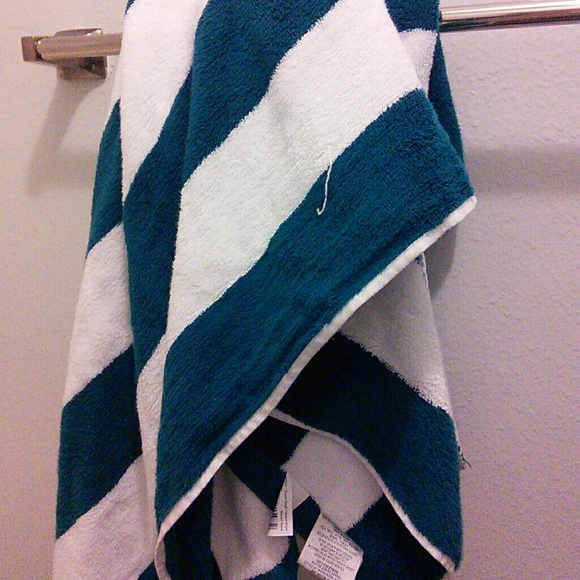 Profile Picture of Ali Monday (@cammie3282) on Poshmark