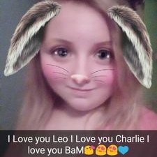 Profile Picture of Nikola Mazurek (@NicoleBambinos) on Twitter