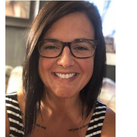 Profile Picture of Amy Gill manick (@amanick) on Poshmark