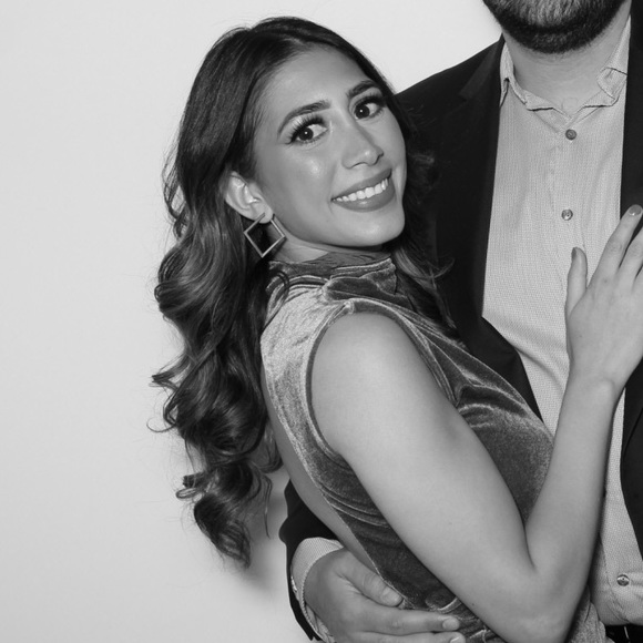 Profile Picture of Dee Jo (@deenajoo) on Poshmark