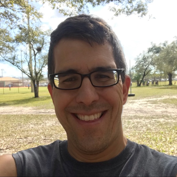 Profile Picture of Fernando Fernandez (@fernsourcer) on Poshmark