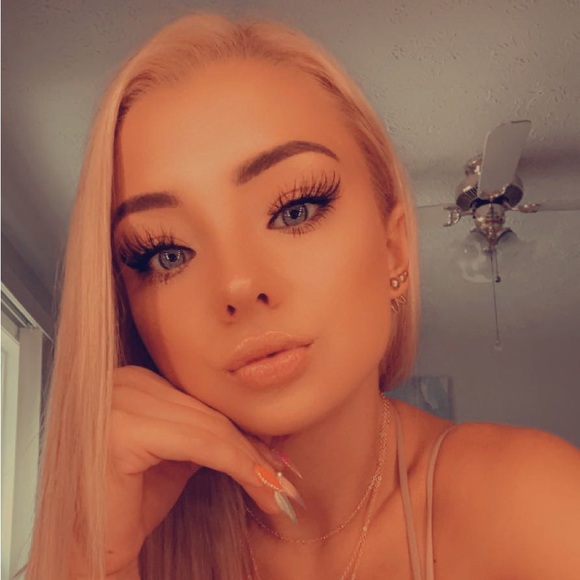 Profile Picture of Allison Kirby (@allisonkirby364) on Poshmark