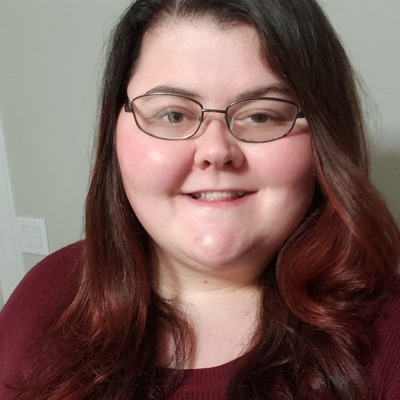 Profile Picture of Tessa Marsolek (@contess98) on Poshmark