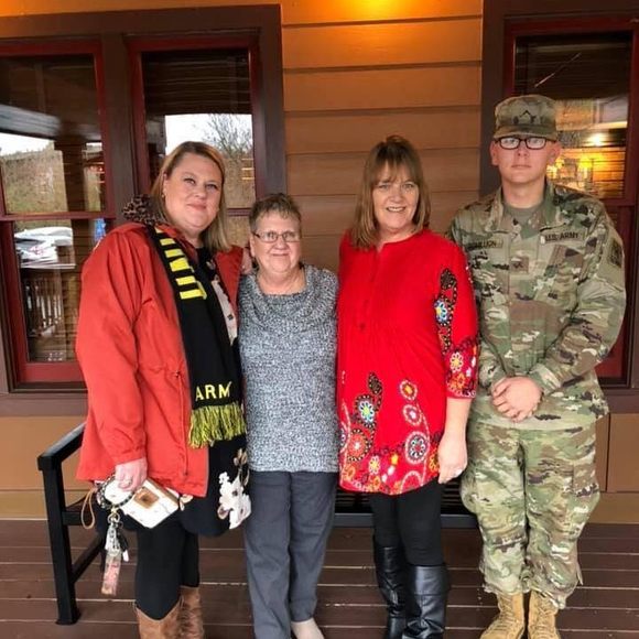 Profile Picture of Linda Gomillion (@lindagomillion) on Poshmark