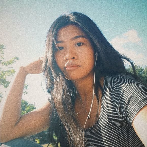 Profile Picture of Marisa Yong (@marisa_yong) on Poshmark