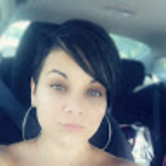 Profile Picture of Martinique Huff (@martiniquehuff) on Poshmark