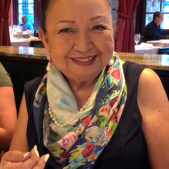 Profile Picture of Apolinaria Herrera (@pmhres) on Poshmark