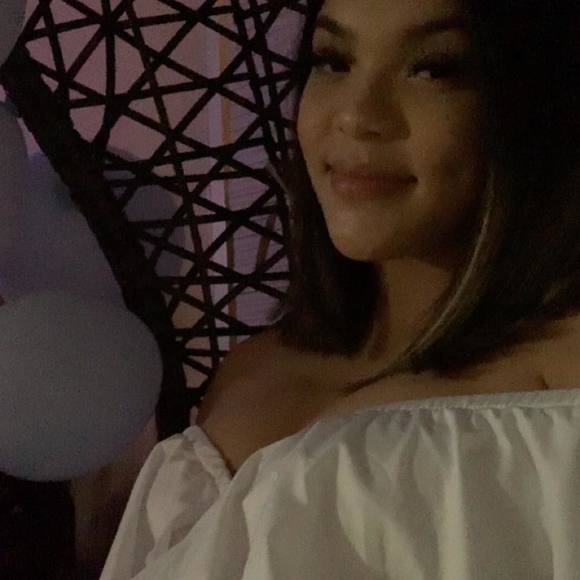 Profile Picture of Lelony Baloco (@lelonygoddess) on Poshmark