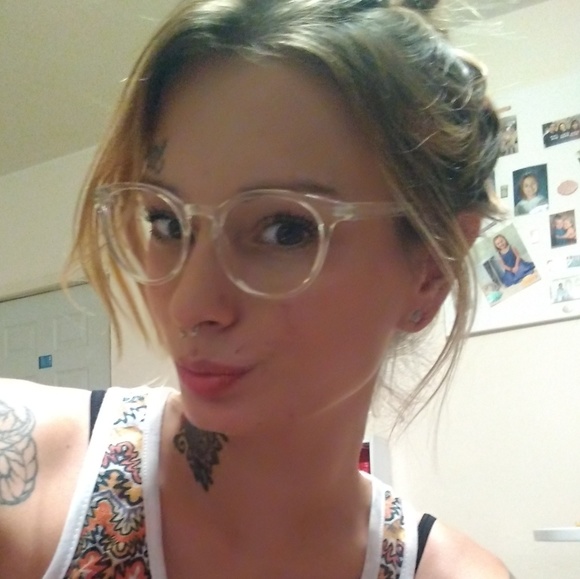 Profile Picture of Cathryn Pucciarello (@kashlove2016) on Poshmark