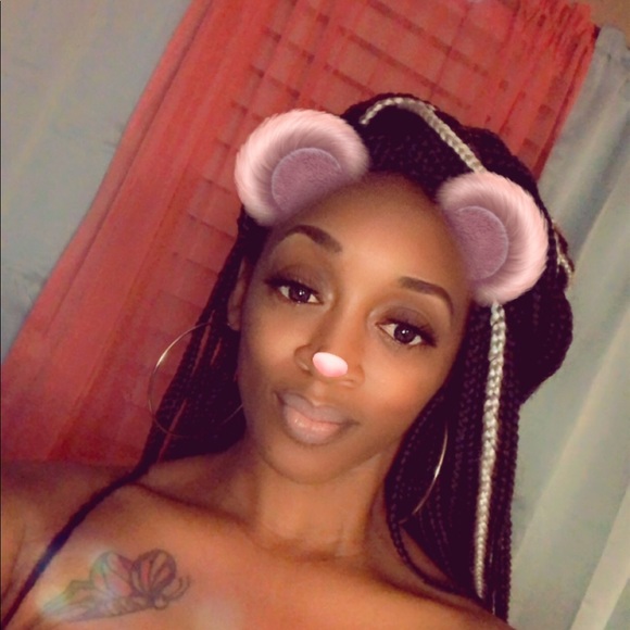 Profile Picture of April Chandler (@april_chandler) on Poshmark