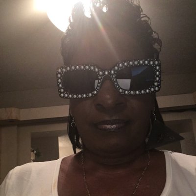 Profile Picture of Sharon Gibbons (@SharonG96921661) on Twitter