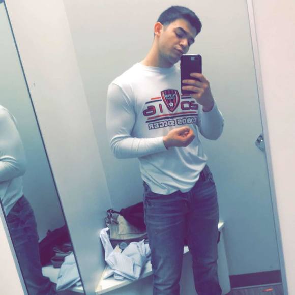 Profile Picture of Derek Lopez (@dereklopez3419) on Poshmark