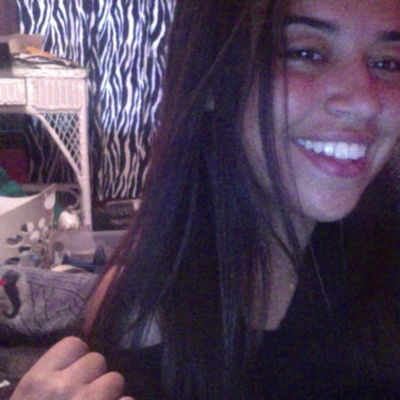 Profile Picture of Scarlett C cruz (@scarcruz) on Poshmark