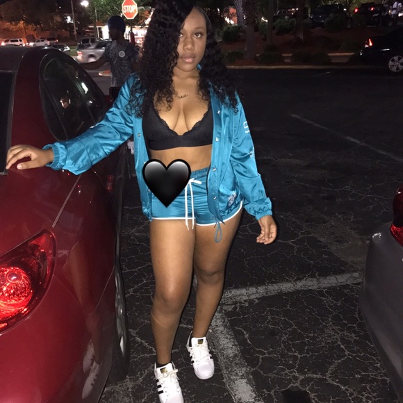 Profile Picture of Tabetha Martin (@tabbeeh) on Poshmark