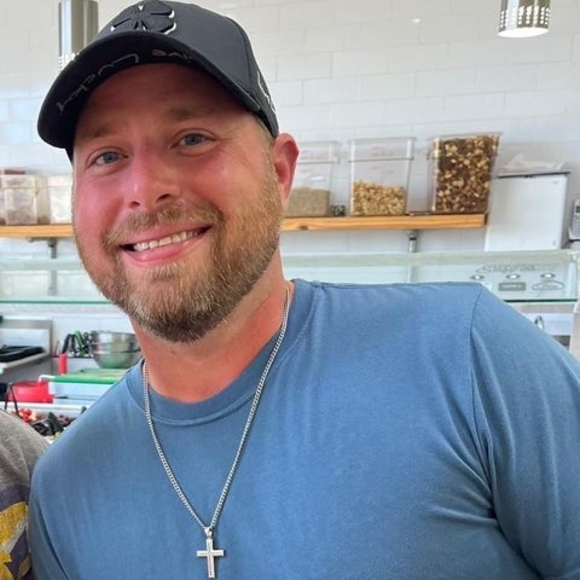Profile Picture of Josh Vickers (@jvickers001) on Poshmark