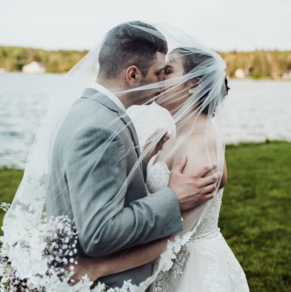 Profile Picture of Carly Bell (@carlybell38) on Poshmark