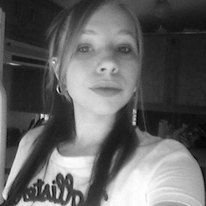 Profile Picture of Angela Challoner (@xxstuckinabottlexx) on Myspace