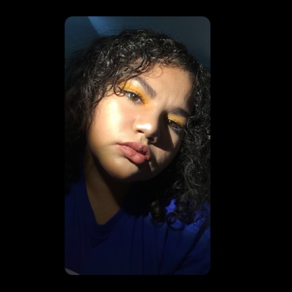 Profile Picture of Jasmary Rabelo (@jasmaryr) on Poshmark