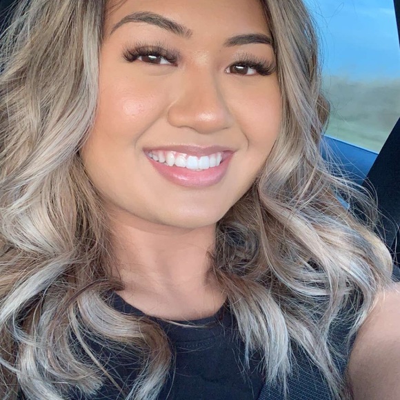 Profile Picture of Vanida Mom (@vanidamom) on Poshmark
