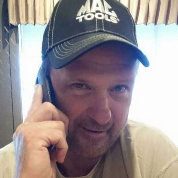 Profile Picture of Robert Virts (@robertvirts) on Poshmark