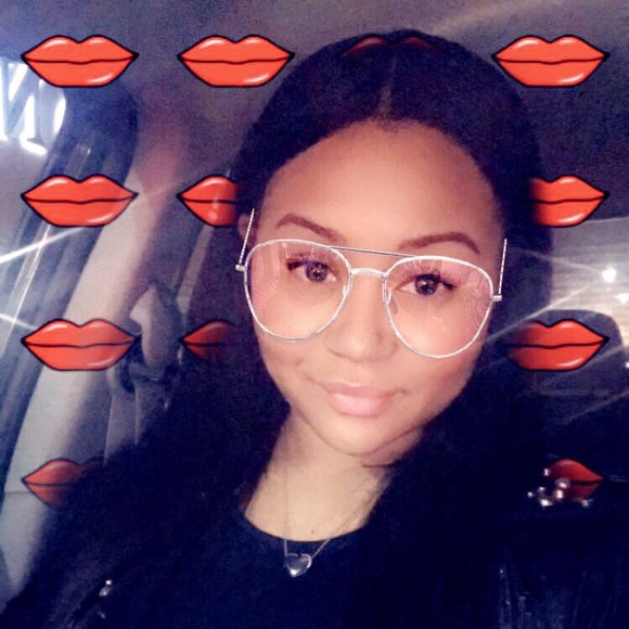 Profile Picture of Bianca Barrons (@bbarrons) on Poshmark