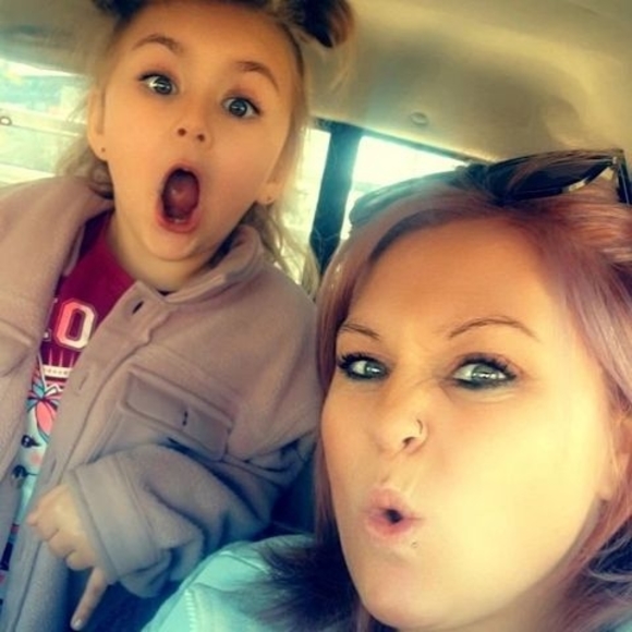 Profile Picture of Nikki Conrod (@nikkiconrod) on Poshmark