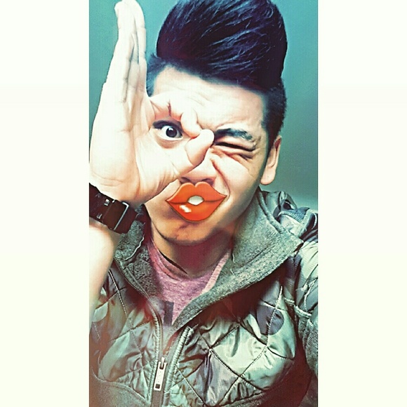 Profile Picture of Brandon Xiong (@bxiong7) on Poshmark