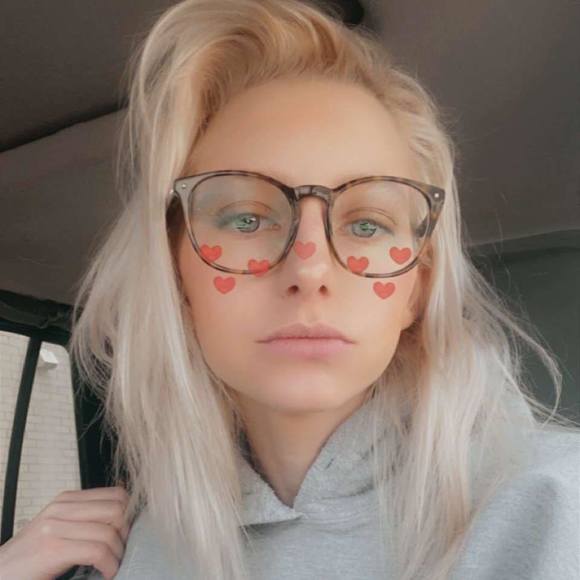 Profile Picture of Kylee Sinke (@sinkekylee) on Poshmark