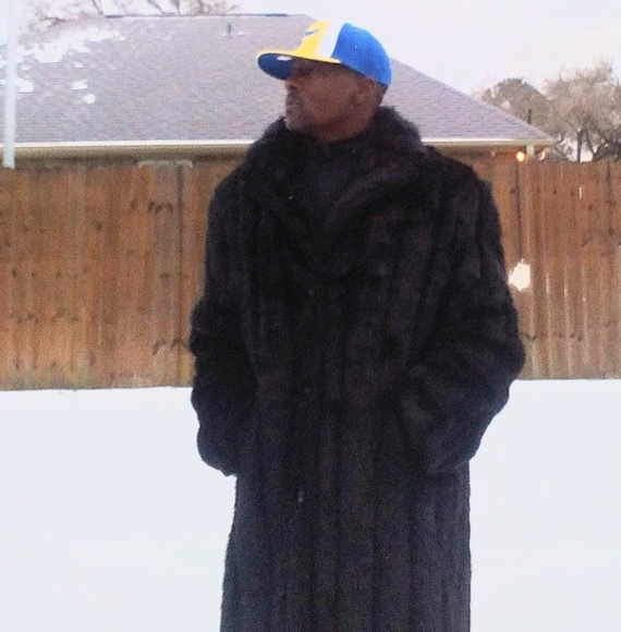 Profile Picture of Calvin Cahee (@cacah3) on Poshmark