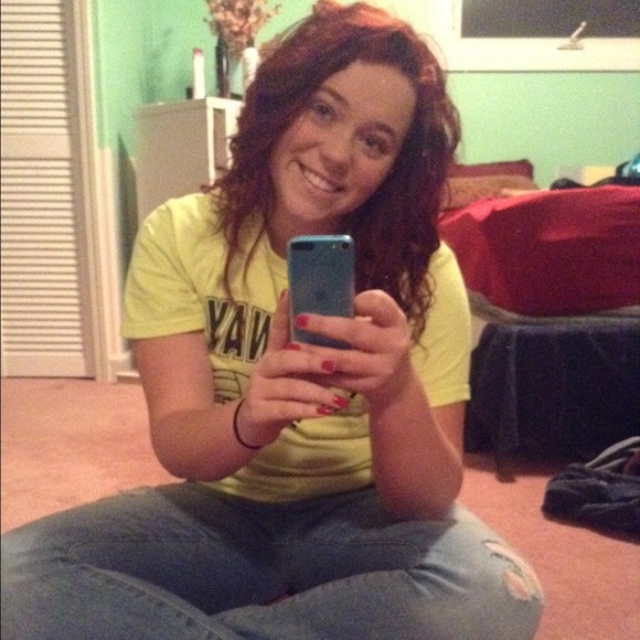 Profile Picture of Nina Secaur (@nina_secaur) on Poshmark