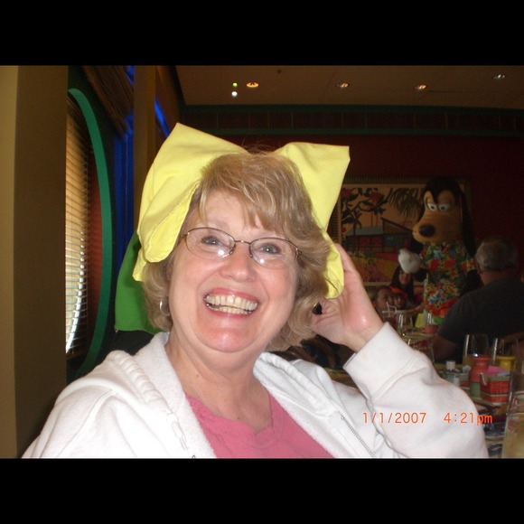 Profile Picture of Patricia Weeks (@patsyweeks) on Poshmark