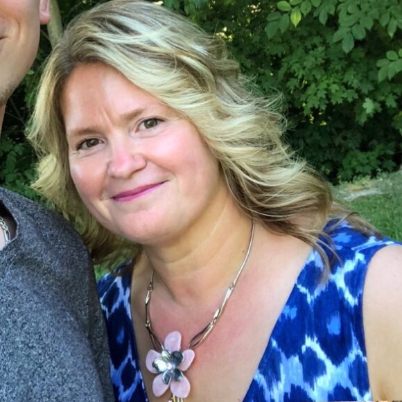 Profile Picture of Lisa Callies (@callies1943) on Poshmark
