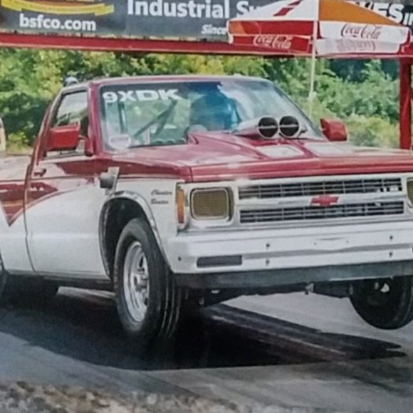 Profile Picture of Dan Karbon (@dankarbon) on Poshmark