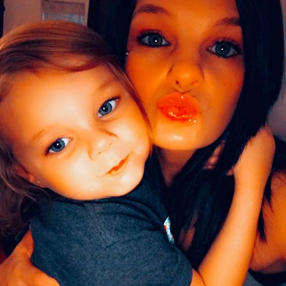 Profile Picture of Tori Hewison (@toridawn24) on Poshmark