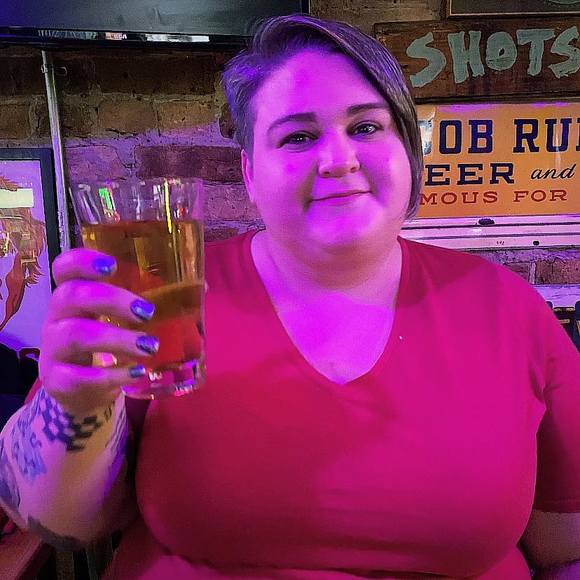 Profile Picture of Maureen Hussey (@mhuss86) on Poshmark