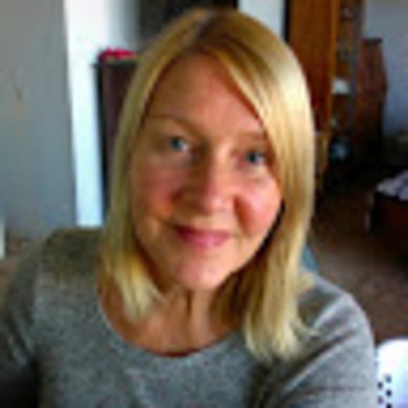 Profile Picture of Joanne Droese (@jodroese) on Poshmark