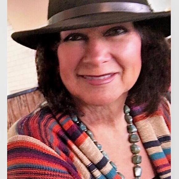 Profile Picture of Bobbi Whitlock (@bobbiwhitlock) on Poshmark