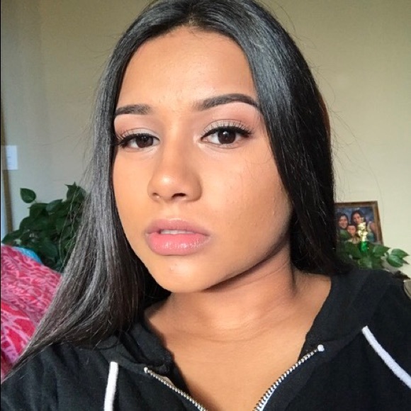 Profile Picture of Cynthia Varghese (@cynthiavarghese) on Poshmark