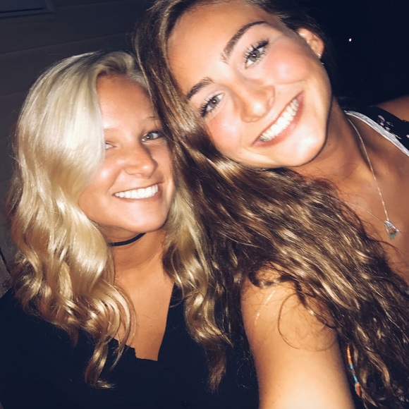 Profile Picture of Erica Umbehauer (@ericaumbie) on Poshmark