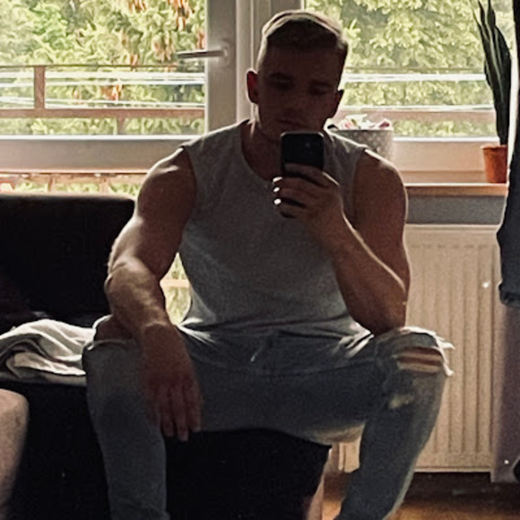 Profile Picture of Kamil Rosiński (@kamros1000) on Poshmark